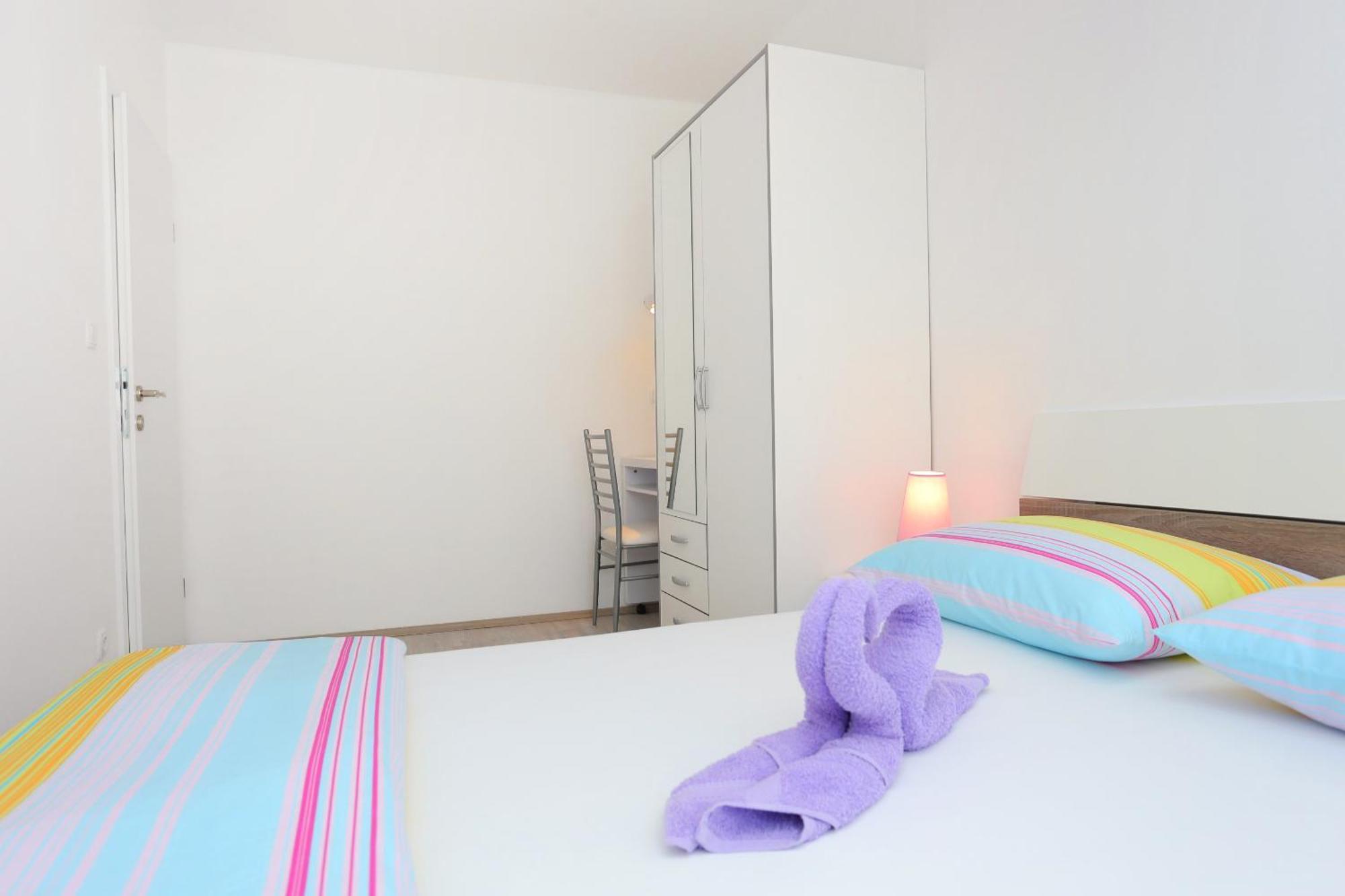 Apartments With A Parking Space Omis - 10362 Room photo