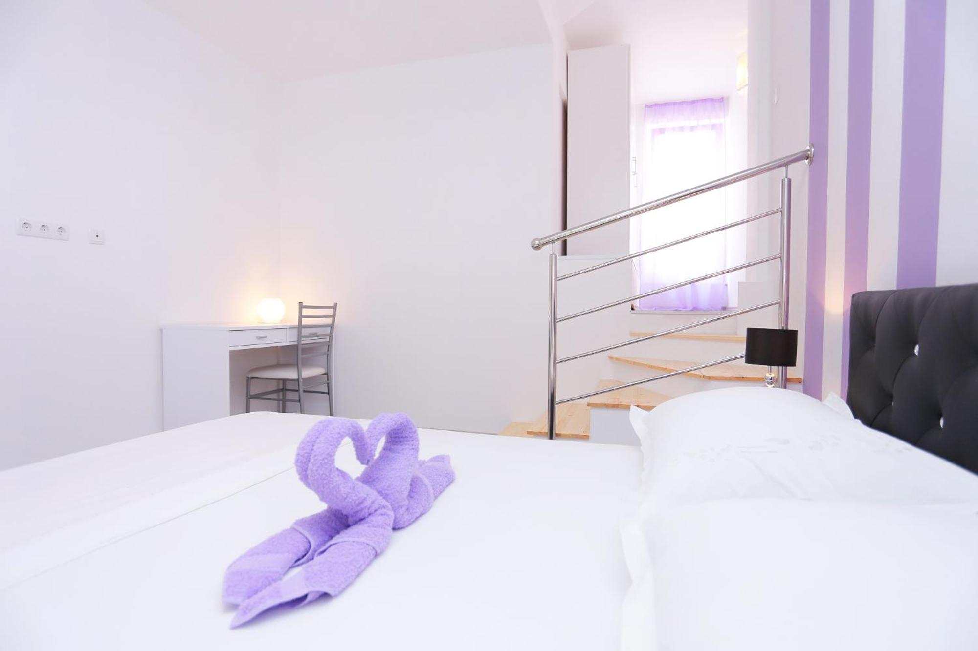 Apartments With A Parking Space Omis - 10362 Room photo